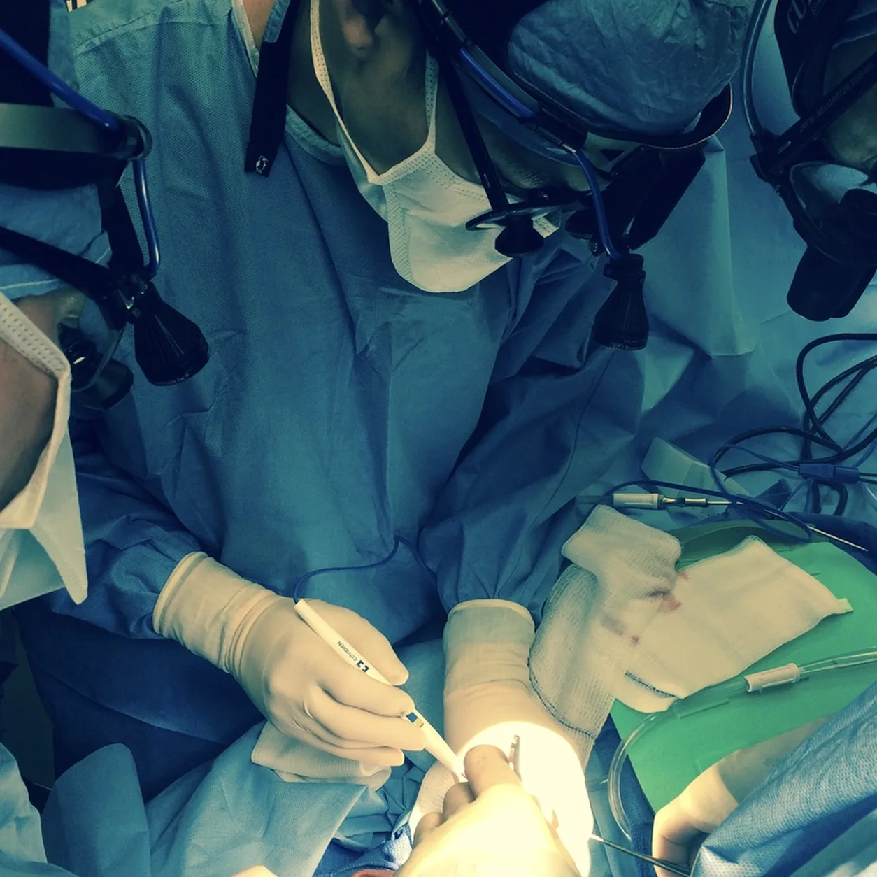 MONT surgeons operating in the surgical suite